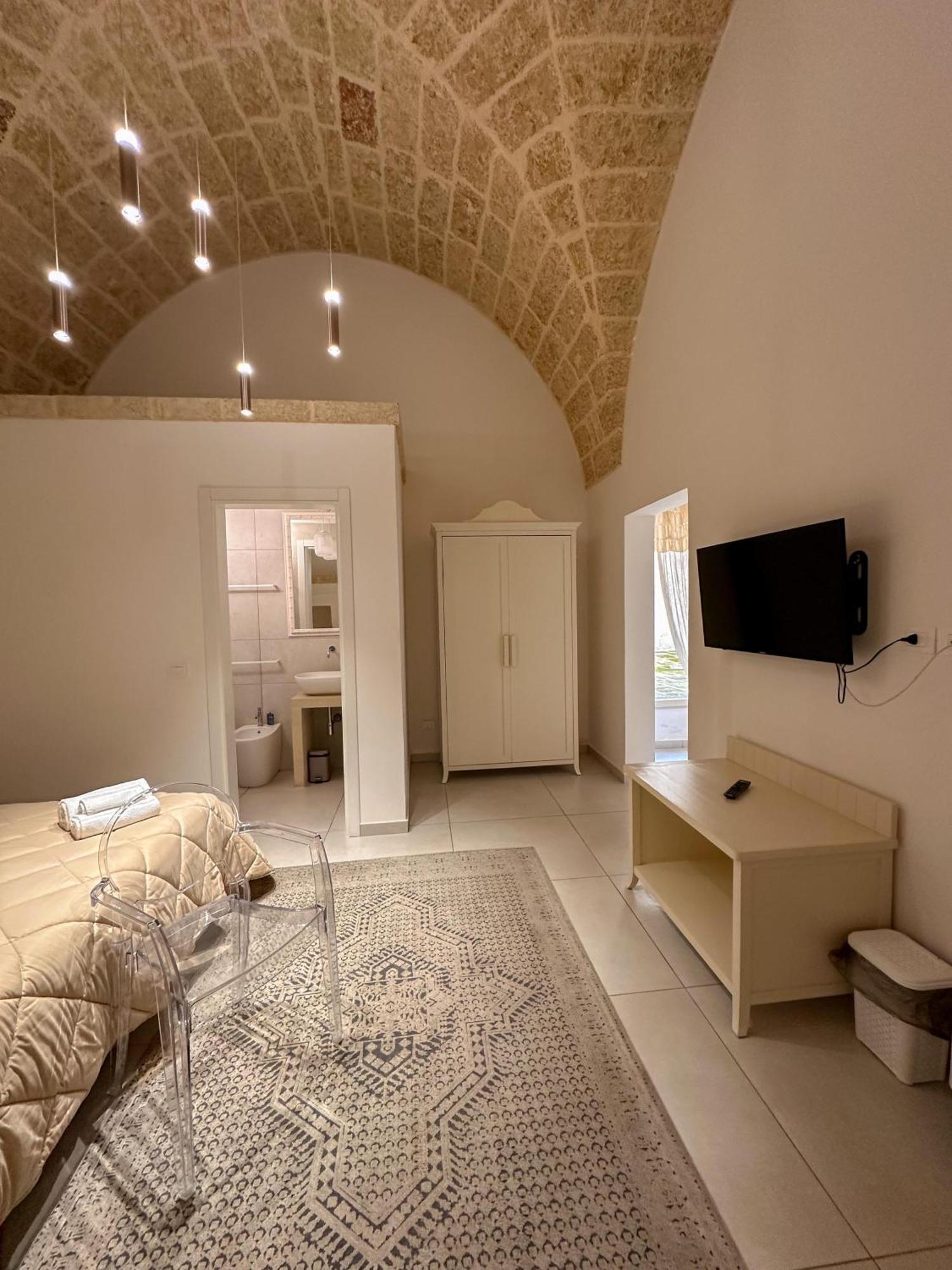 Palazzo Alma Luxury Rooms Casarano Exterior photo