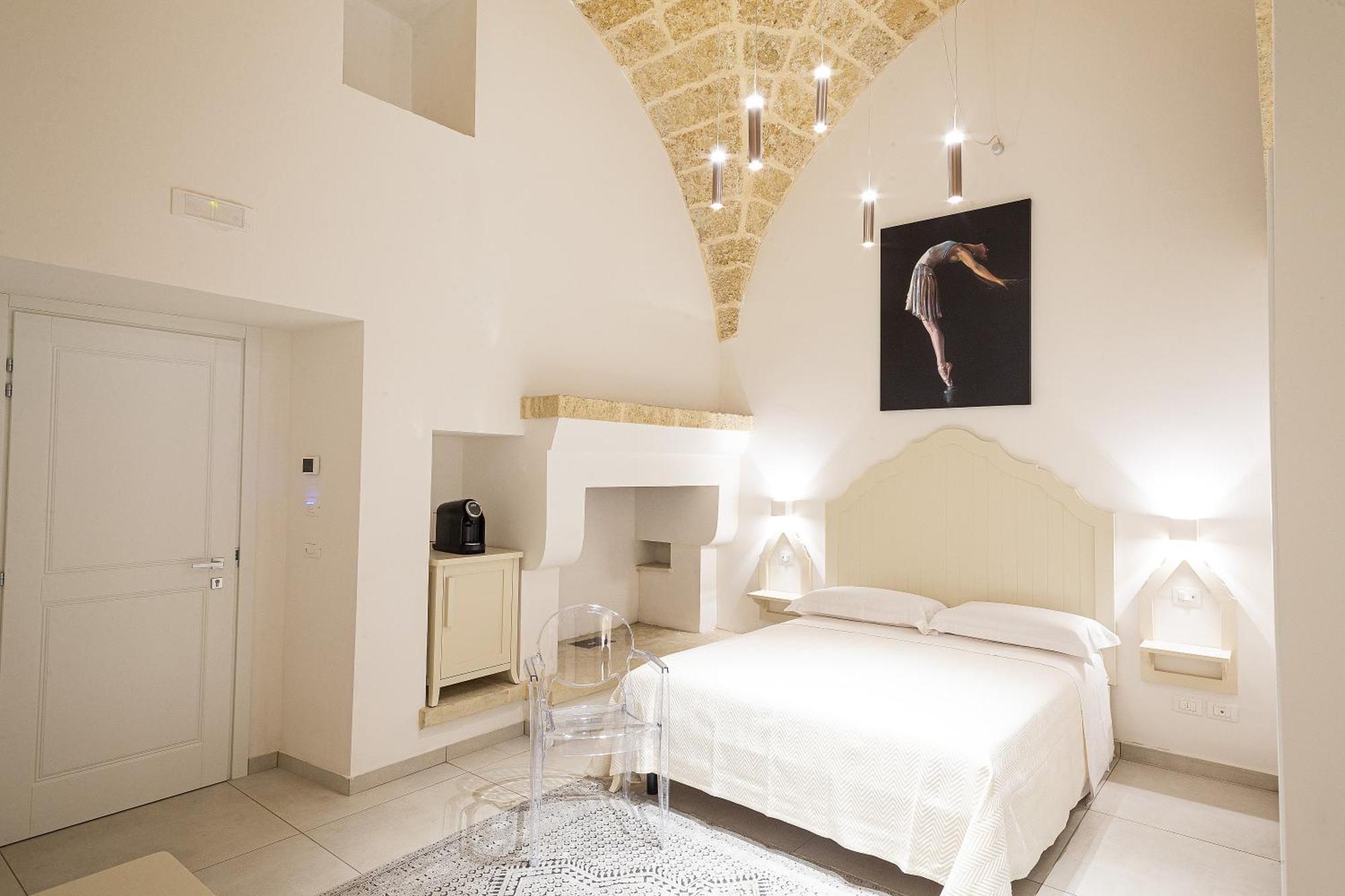 Palazzo Alma Luxury Rooms Casarano Exterior photo